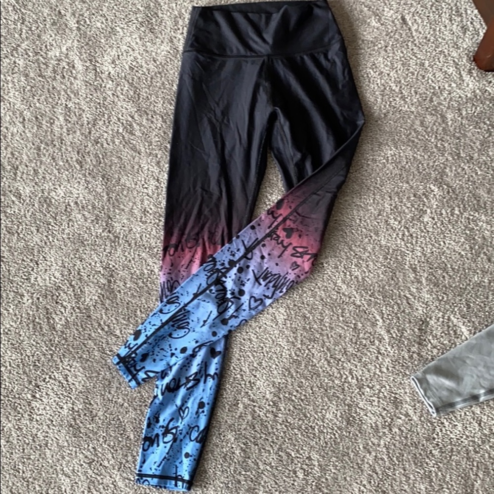 Graffiti print ankle leggings